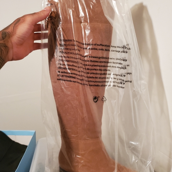 8 1/2 - Picture 10 of 16